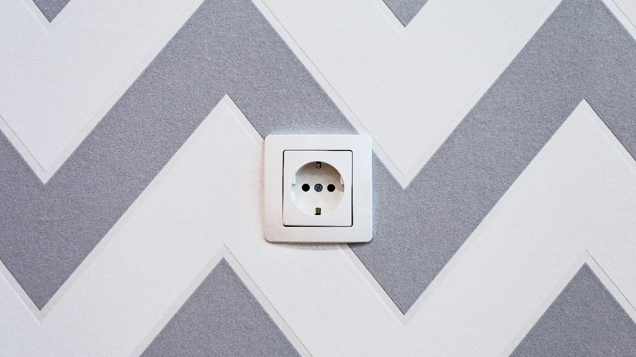 how to cut outlet holes in drywall