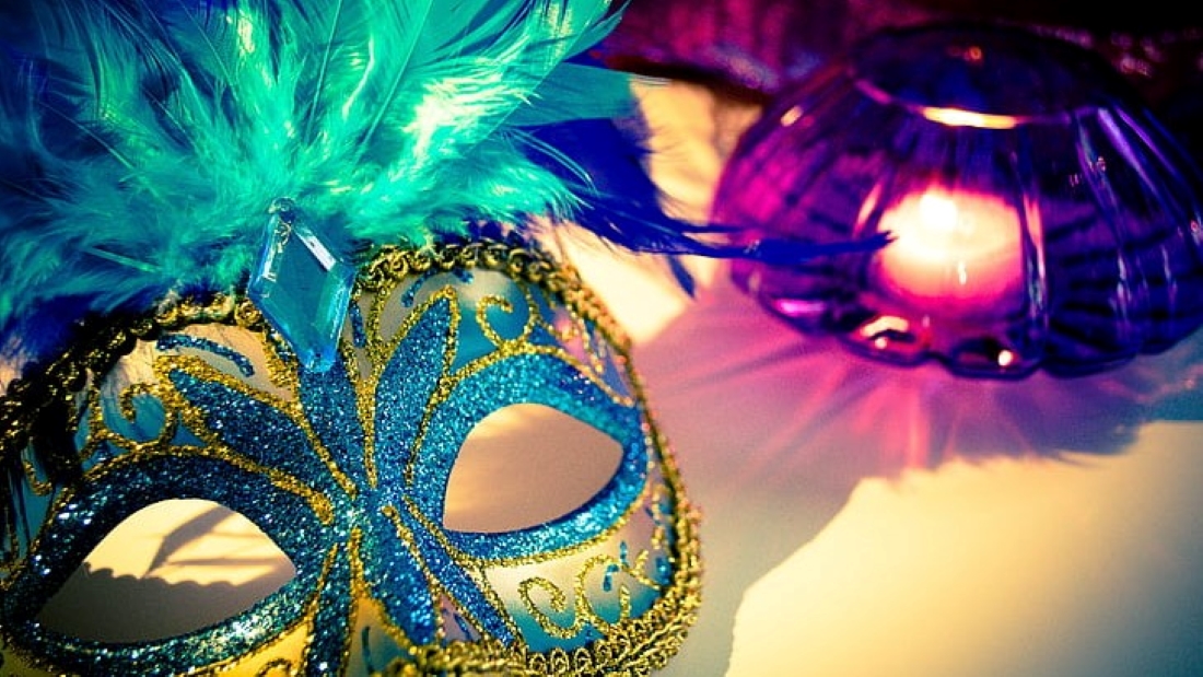 how to make a large masquerade mask