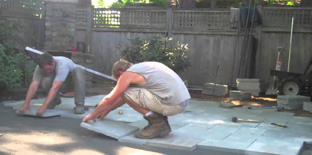 How to Lay Bluestone Over Concrete