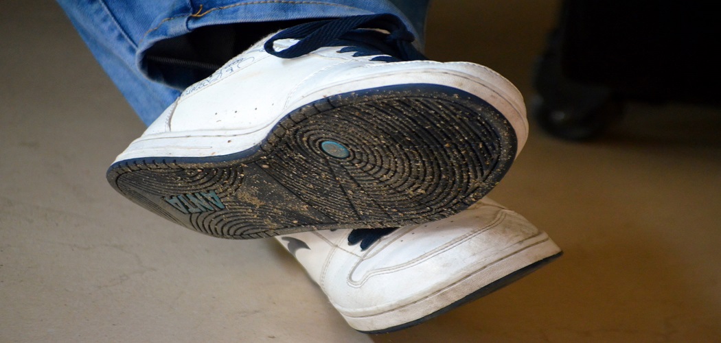 to Paint Rubber Soles on Sneakers in 10 Minutes (2022)