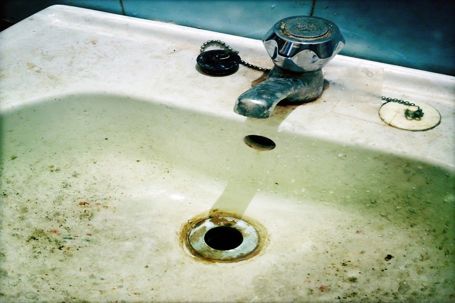 How to Remove Paint From Porcelain Sink