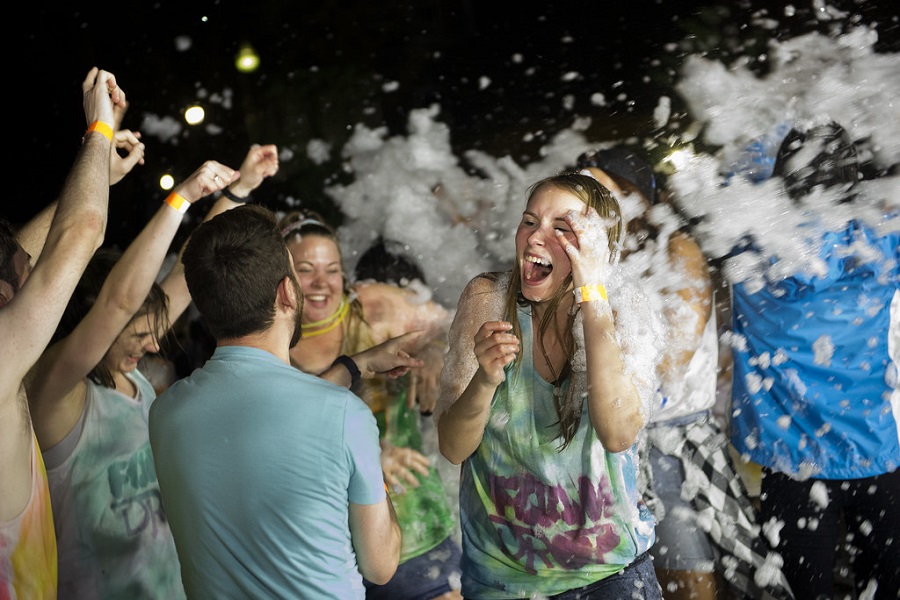 How to Throw a Foam Party-1
