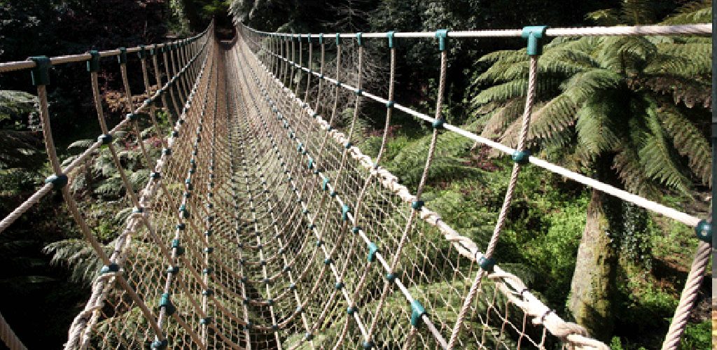 how to build a rope bridge with planks