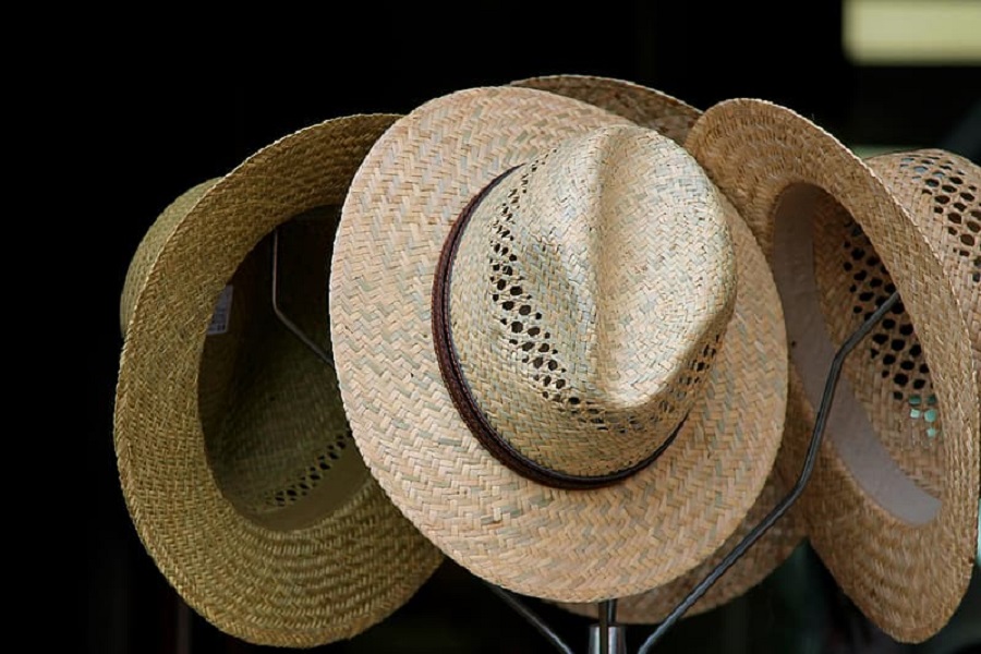 How to Make a Cowboy Hat Out of Cardboard