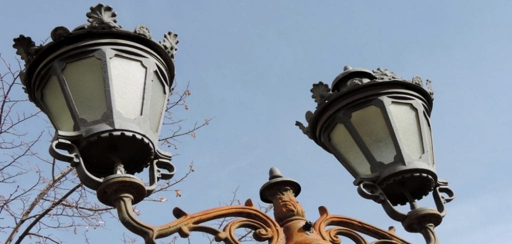 How to Clean Outdoor Brass Light Fixtures