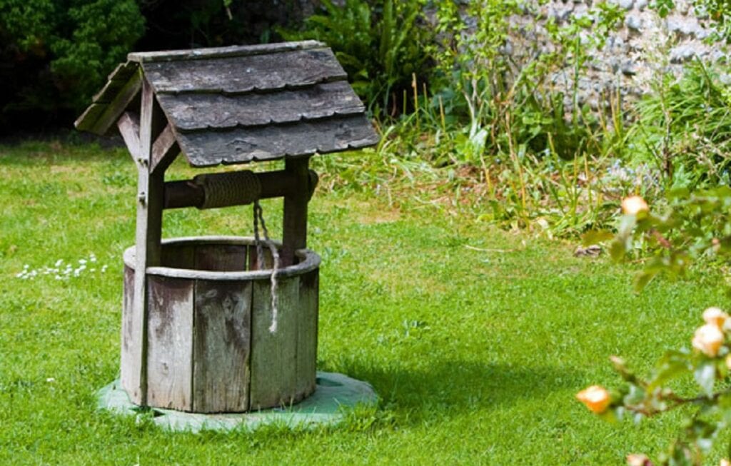 How to Make a Wishing Well Out of Wood