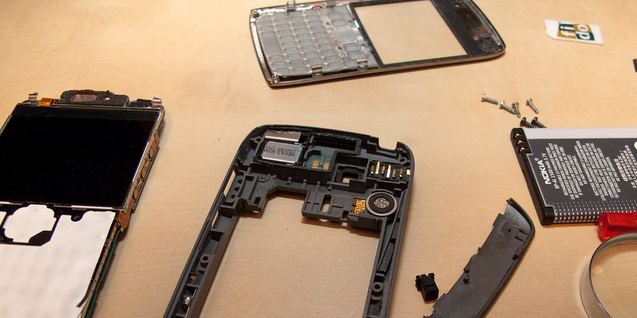 Disassembling the phone