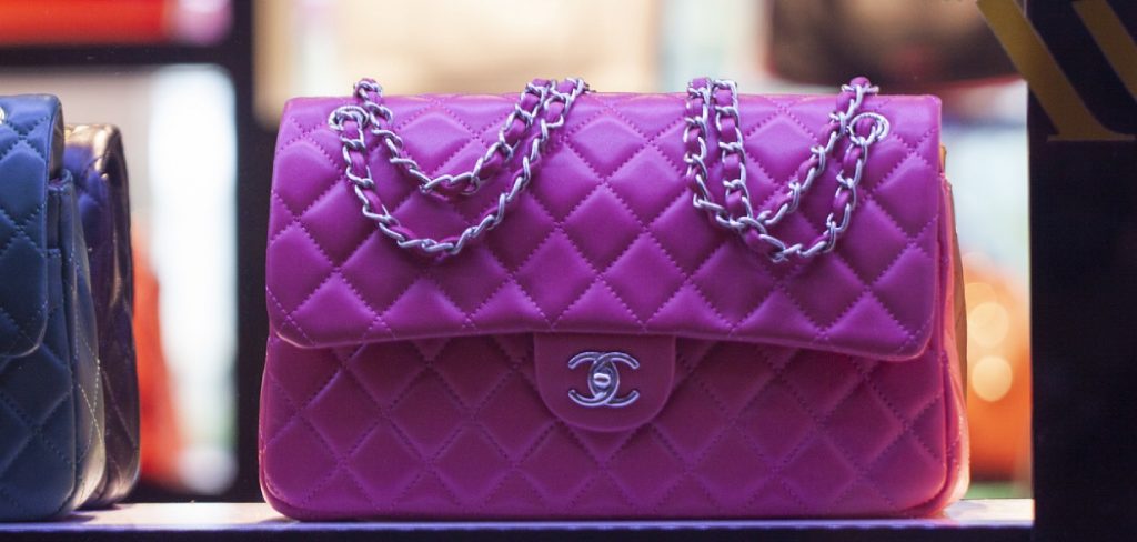 How to Remove Creases From Chanel Bag