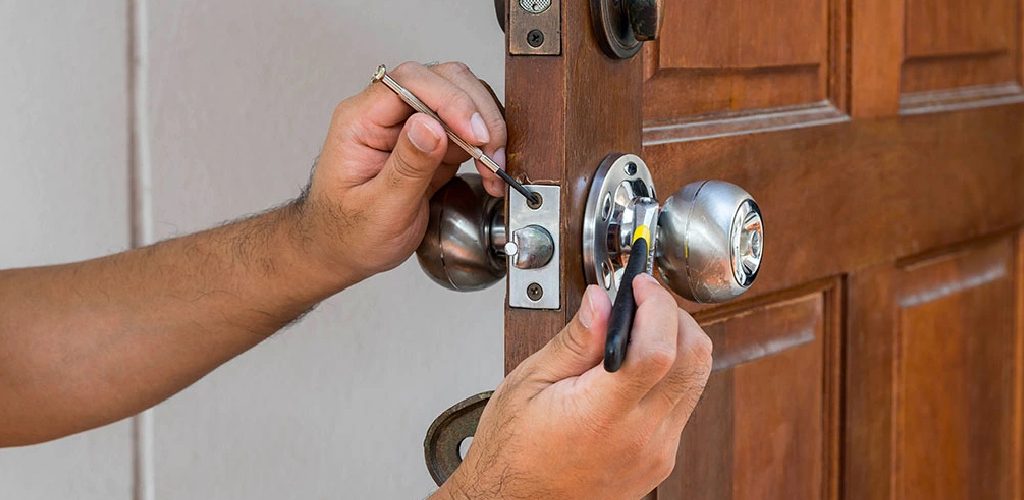 how to fix a door lock cylinder