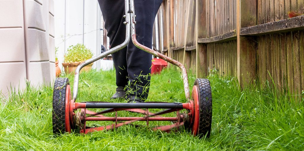 How to Balance Lawn Mower Blades