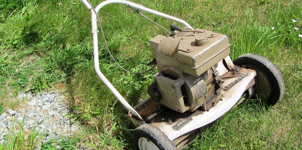 How to Check Oil in Lawn Mower