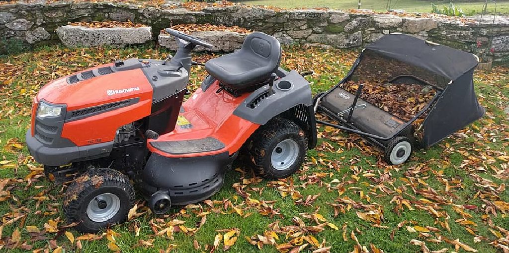 How to Drain Excess Oil From Lawn Mower