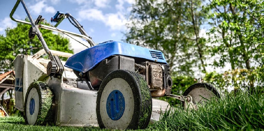 How to Keep Grass From Sticking to Lawn Mower