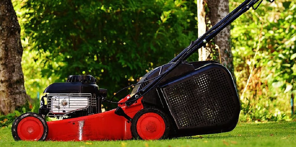 How to Repair Rear Wheel Drive on Lawn Mower