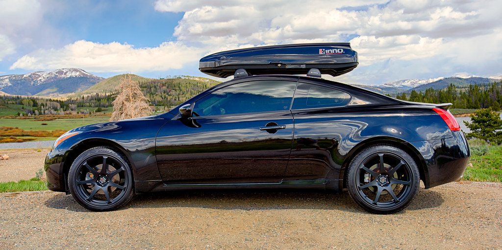 How to Tie a Box Spring to a Roof Rack