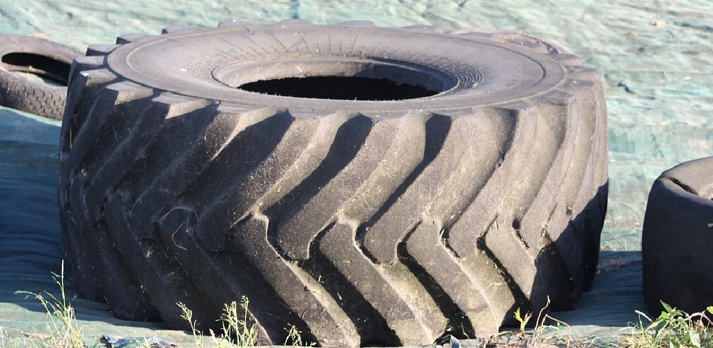 How to Inflate a Tractor Tire 