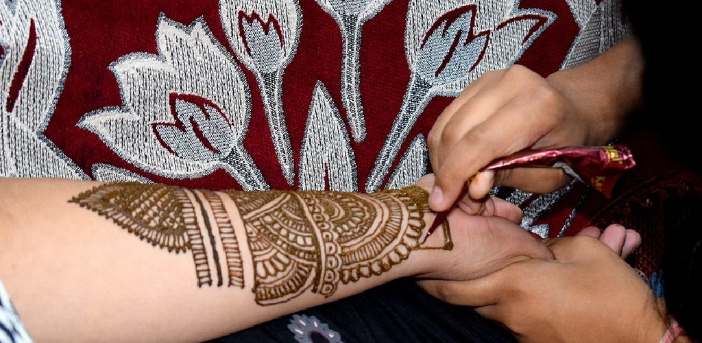 How to Draw Henna on Paper
