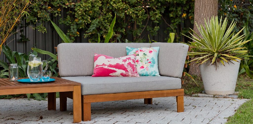 How to Clean Outdoor Cushions With Borax