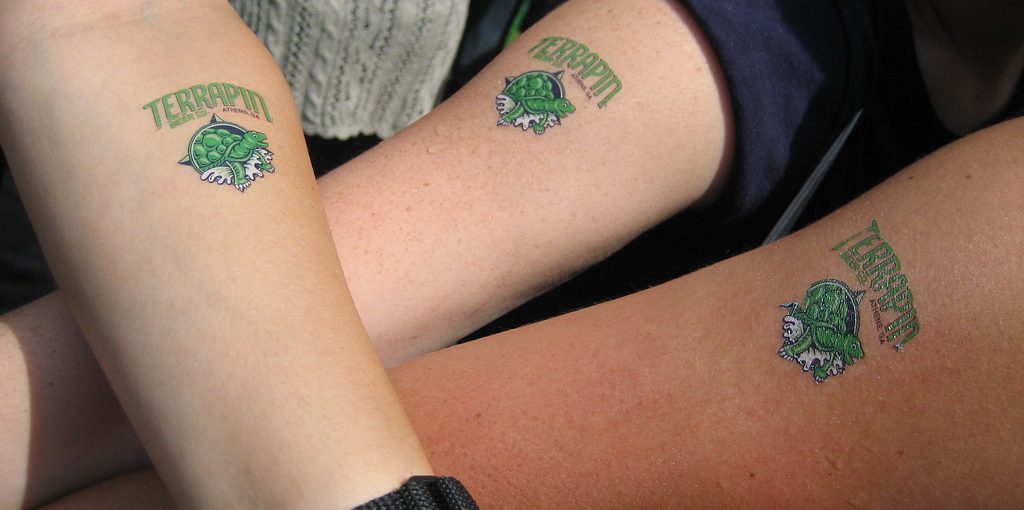 How to Make a Temporary Tattoo With Wax Paper