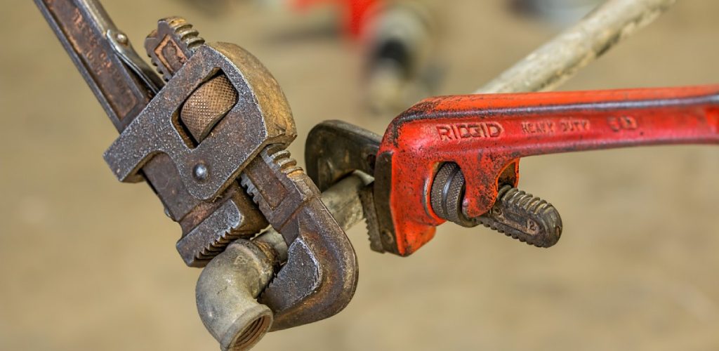 how-to-loosen-or-tighten-nuts-and-bolts-with-the-wrong-size-wrench