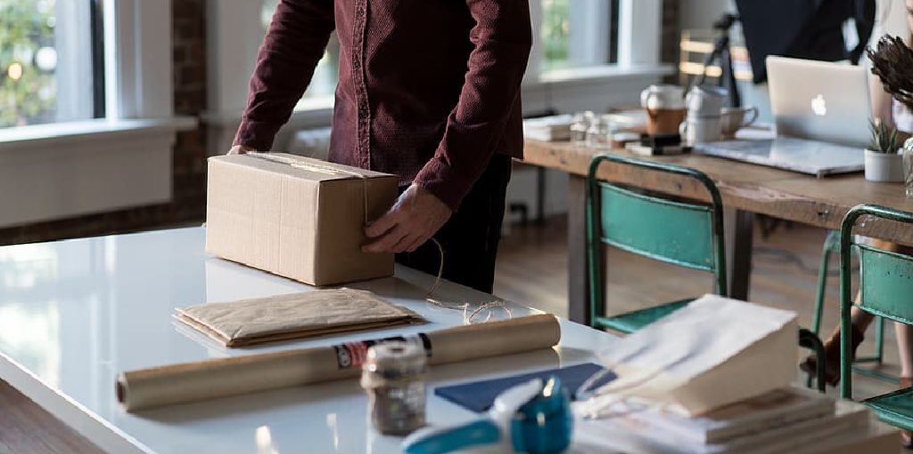 How to Make a Whelping Box Out of Cardboard