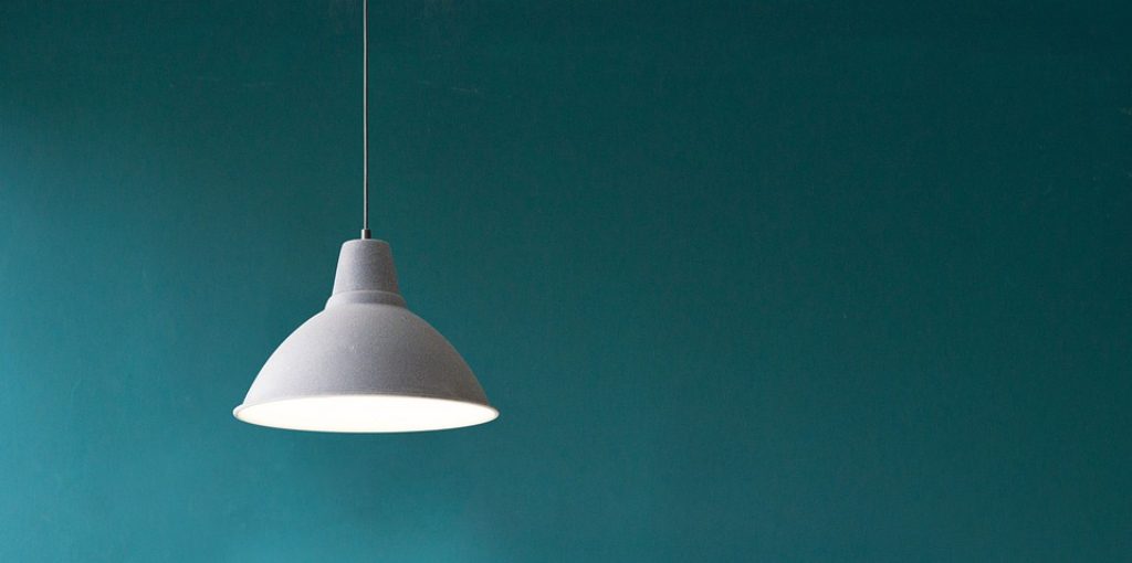 How to Hang a Pendant Light in an Apartment