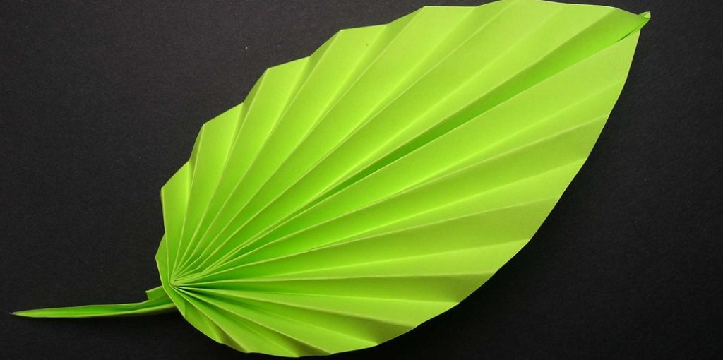 How to Make Paper Leaves With Veins