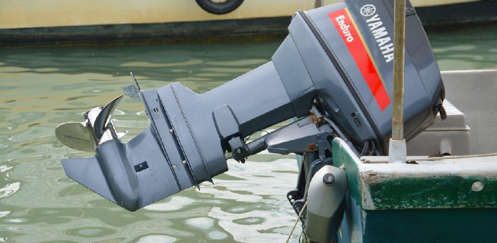 how to lift outboard motor without hoist