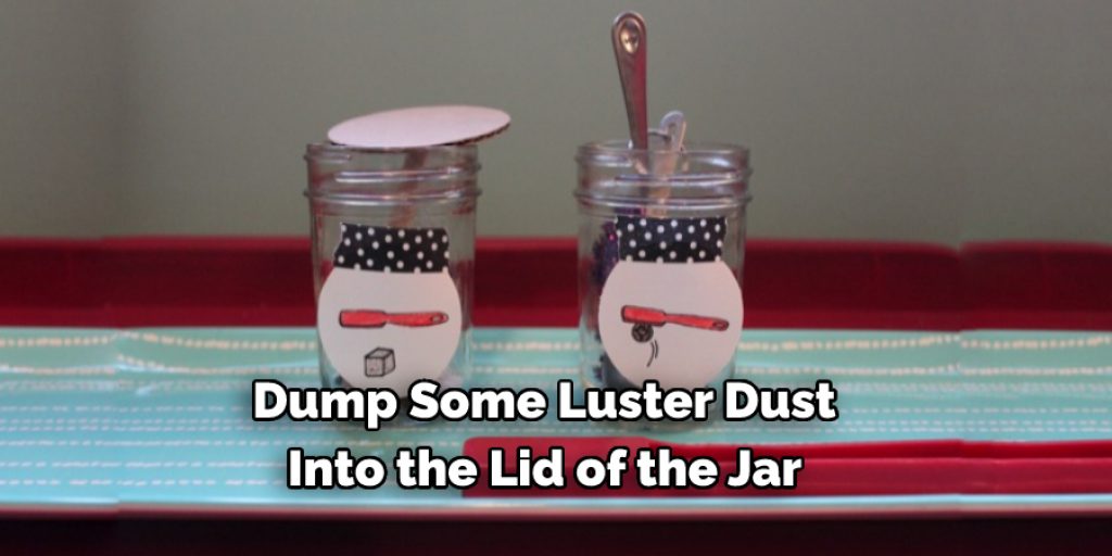 Dump some luster dust into the lid of the jar