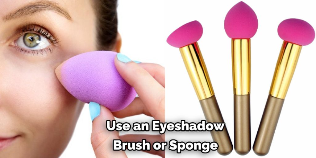  Use an Eyeshadow  Brush or Sponge