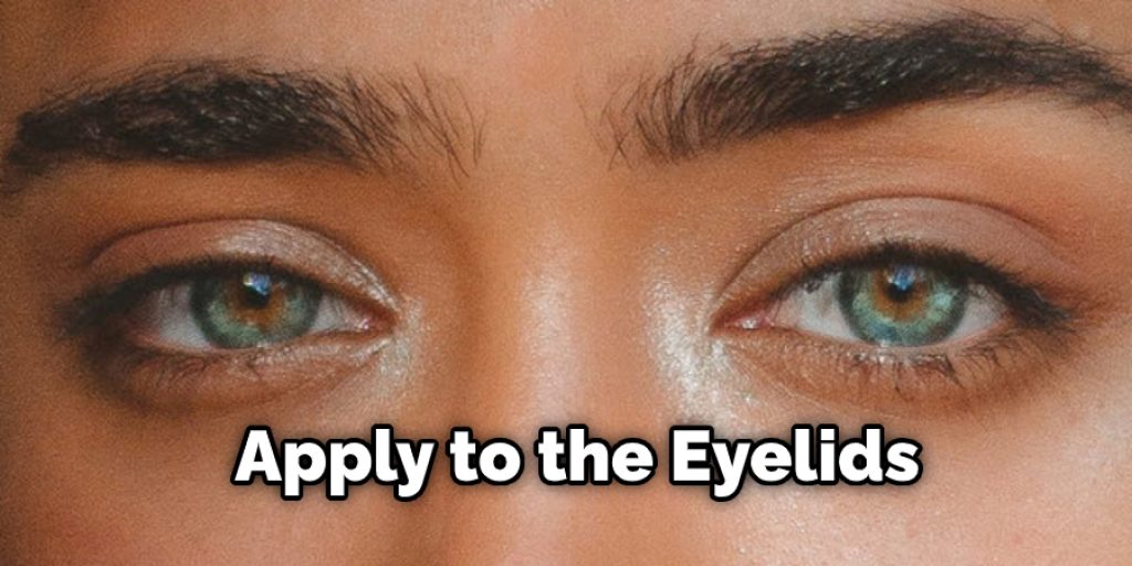 Apply to the Eyelids