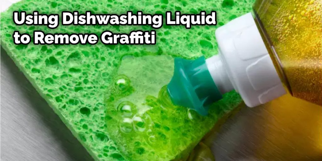 Using Dishwashing Liquid to Remove Graffiti