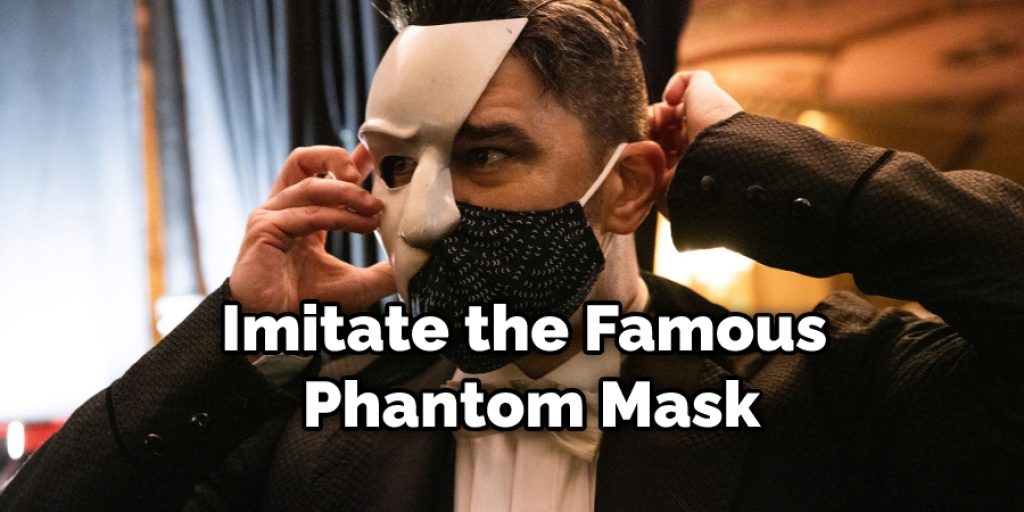 Imitate the Famous Phantom Mask