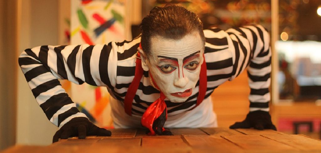 How to Put on Mime Makeup