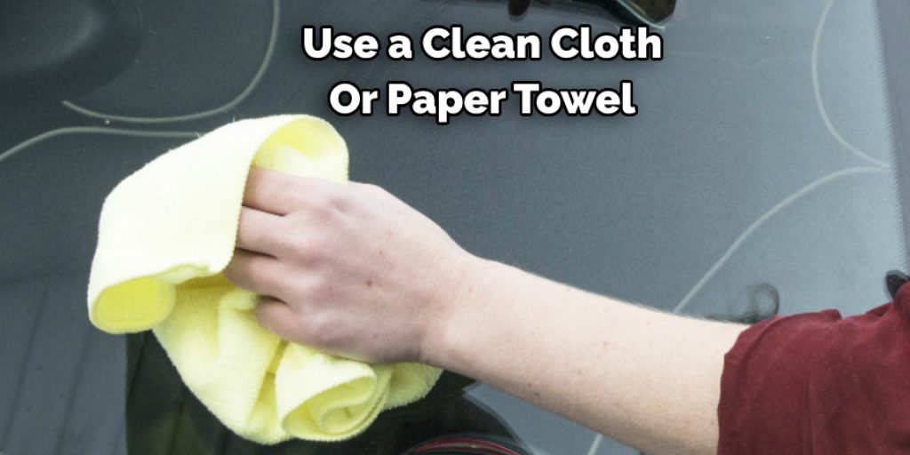  Use a Clean Cloth Or Paper Towel