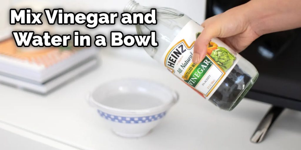 Mix Vinegar and Water in a Bowl