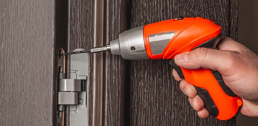  How to Use a Cordless Screwdriver