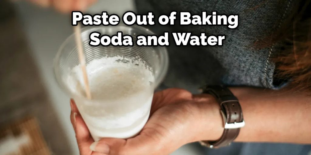 Paste Out of Baking Soda and Water