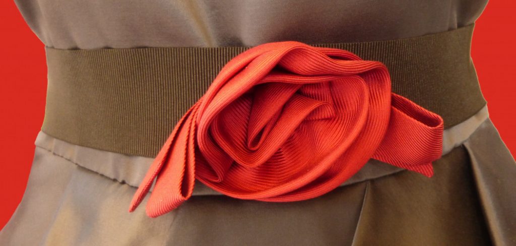 How to Tie a Sash Around Waist