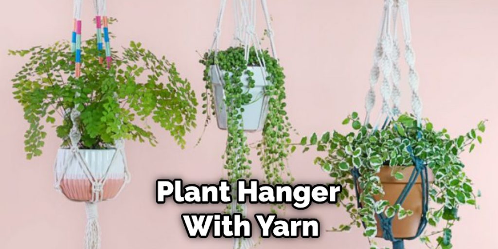 Plant Hanger With Yarn