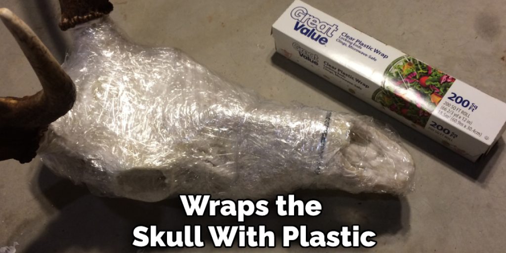 Wraps the Skull With Plastic