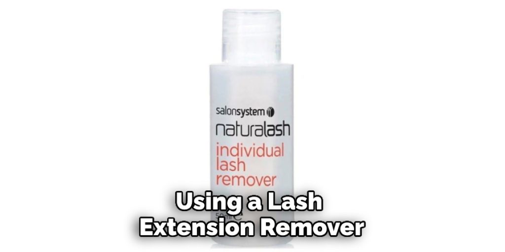Using a Lash Extension Remover