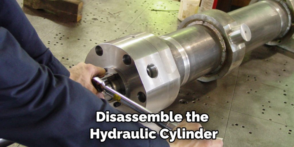 Disassemble the  Hydraulic Cylinder