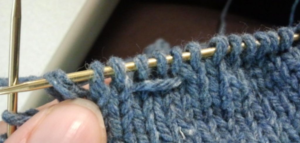 How to Cable Knit Without a Cable Needle