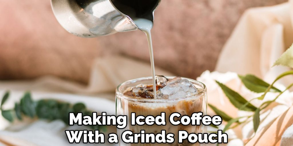 Making Iced Coffee With a Grinds Pouch