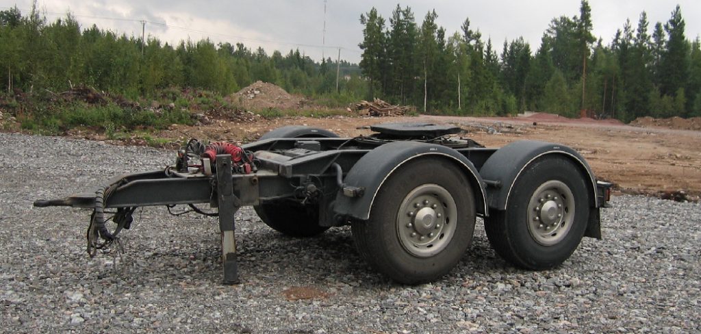 How to Change a Tire on a Trailer