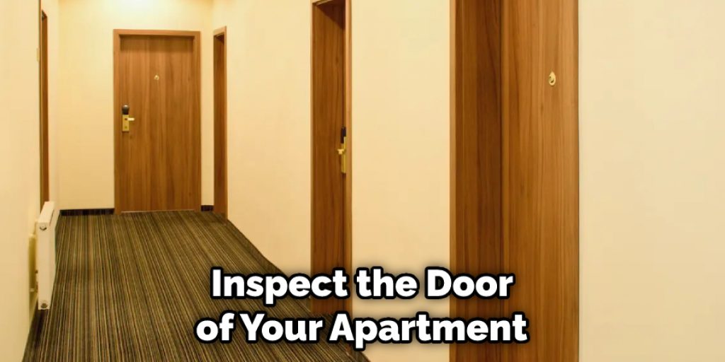  Inspect the Door of Your Apartment