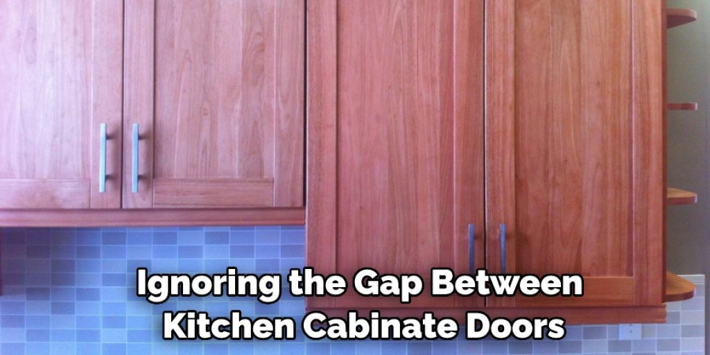 Ignoring the Gap Between Kitchen Cabinate Doors