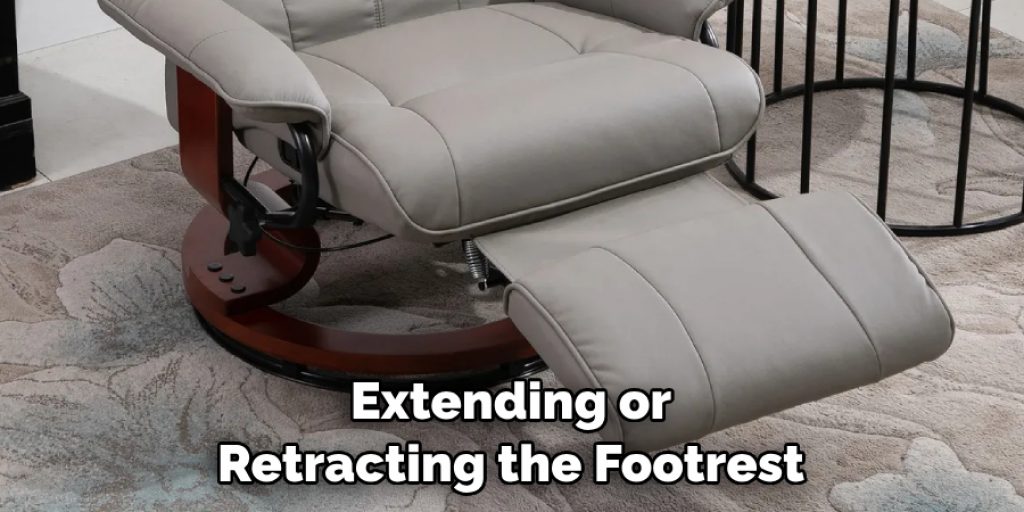 Extending or Retracting the Footrest