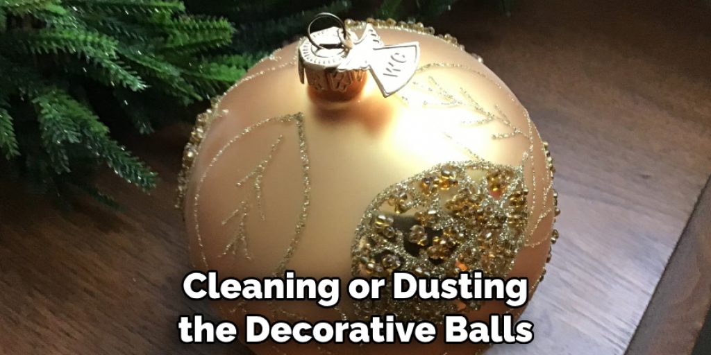 Cleaning or Dusting the Decorative Balls